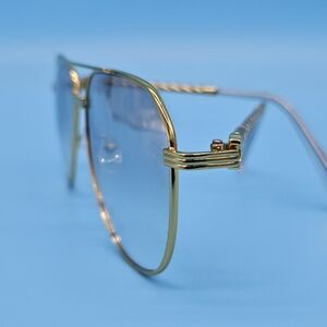 Elegant Gold Frame Aviator Sunglasses